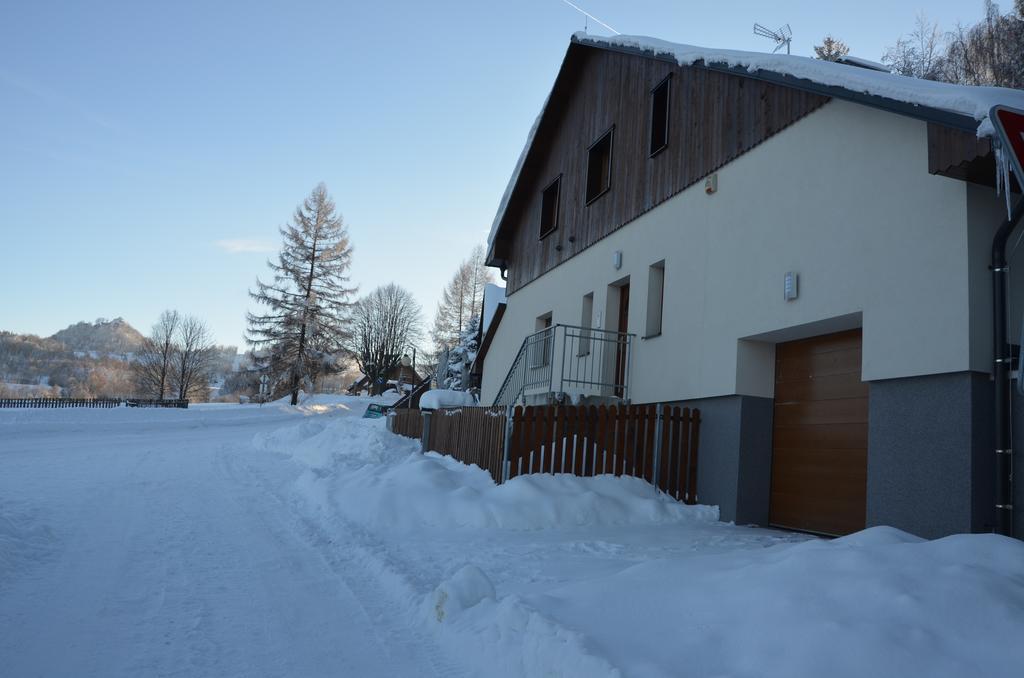 Haus Tolstejn Apartman Jiřetín pod Jedlovou Kültér fotó