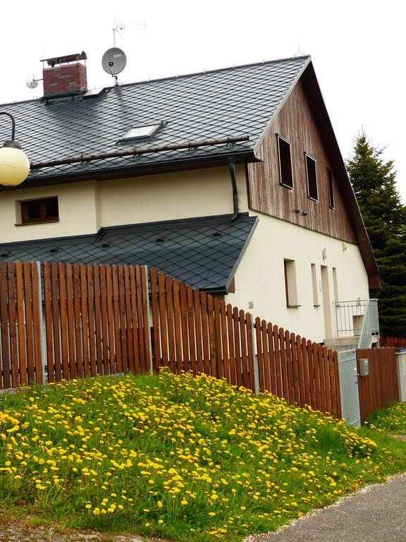 Haus Tolstejn Apartman Jiřetín pod Jedlovou Kültér fotó